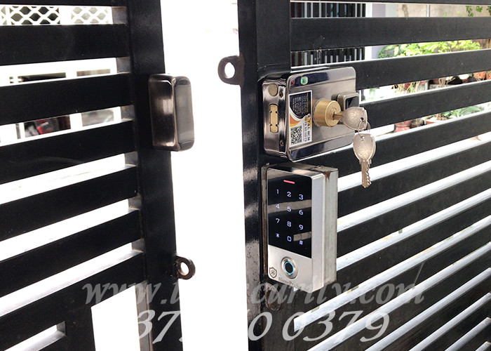 Ly-do-nen-lap-dat-khoa-cong-dien-tu-cho-nha-rieng